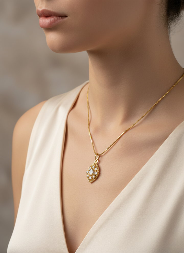 Ratmanee Golden Radiance Pendant – Teardrop Necklace with Sparkling Crystal Design