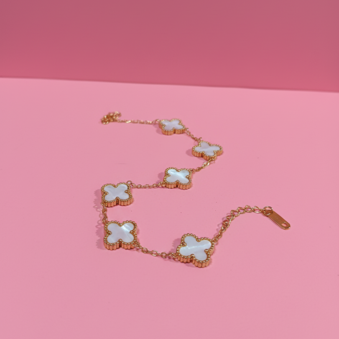 Gold Clover Bracelet with Mother of Pearl Elegant Women’s Luxury Jewellery