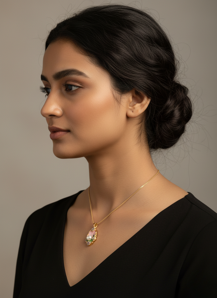 Ratmanee Pearl Bloom Necklace – Gold-Plated Pendant with Pink Enamel and Crystal Flowers