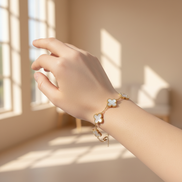Gold Clover Bracelet with Mother of Pearl Elegant Women’s Luxury Jewellery