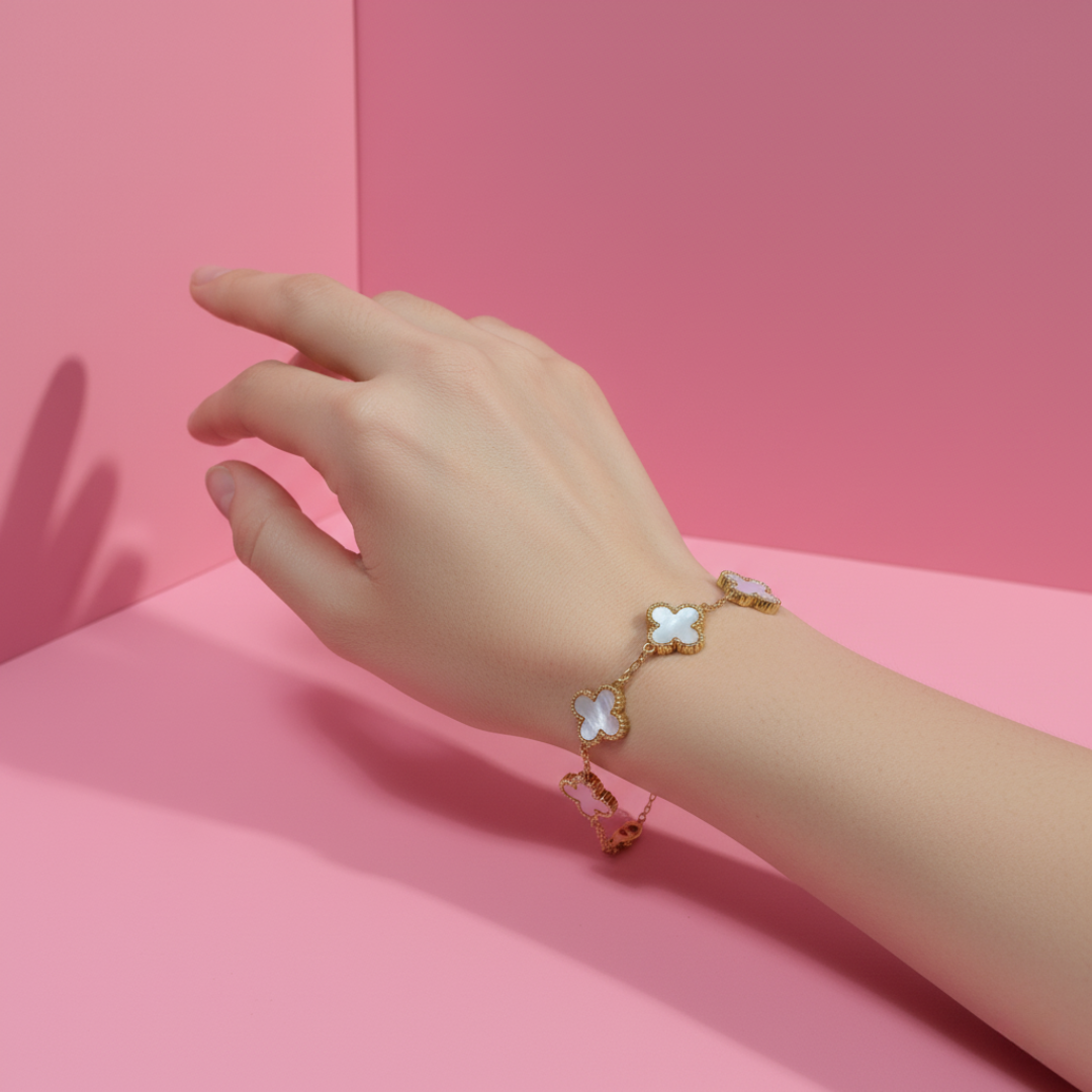 Gold Clover Bracelet with Mother of Pearl Elegant Women’s Luxury Jewellery