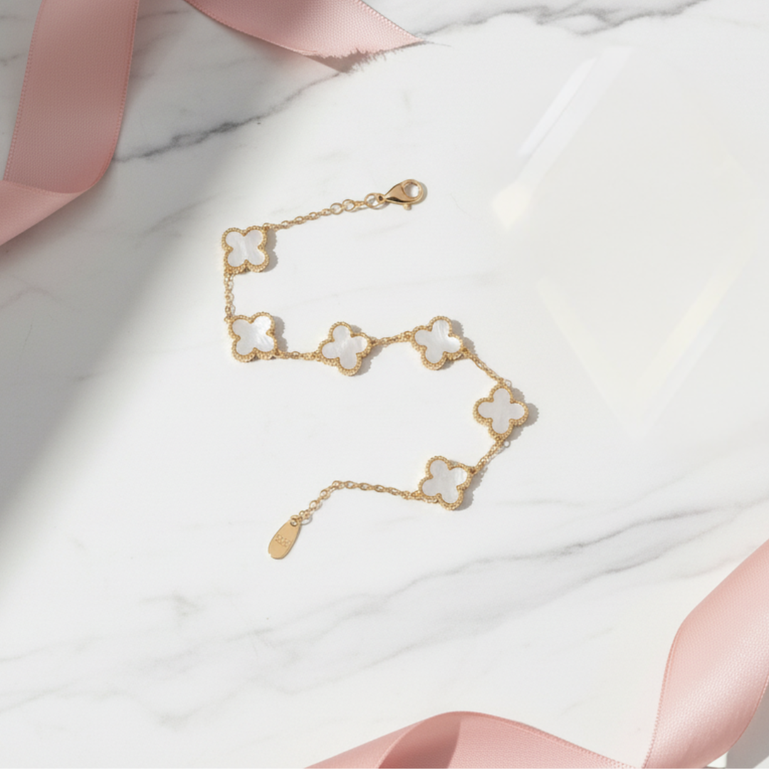 Gold Clover Bracelet with Mother of Pearl Elegant Women’s Luxury Jewellery