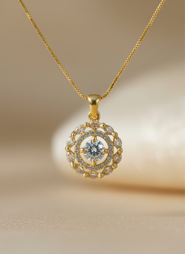 Ratmanee Eternal Light Necklace – Gold Round Pendant with Shimmering Crystal