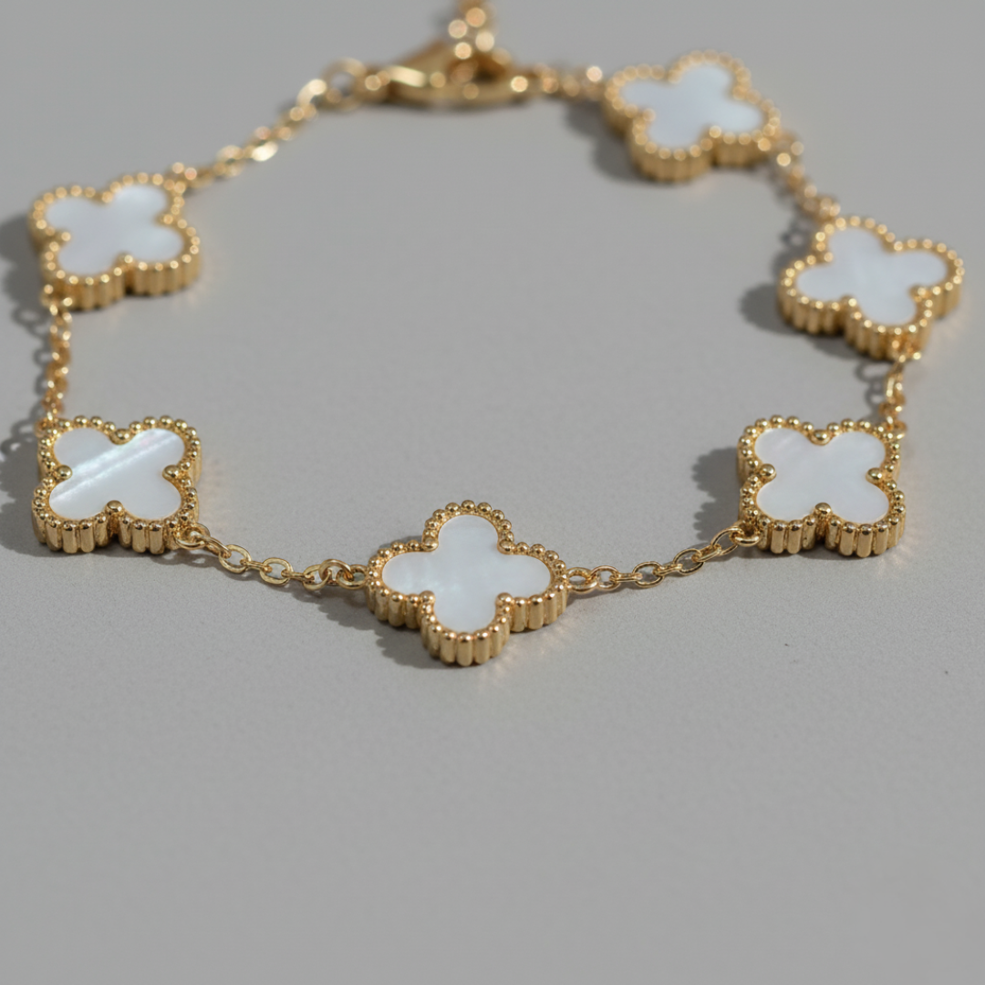 Gold Clover Bracelet with Mother of Pearl Elegant Women’s Luxury Jewellery