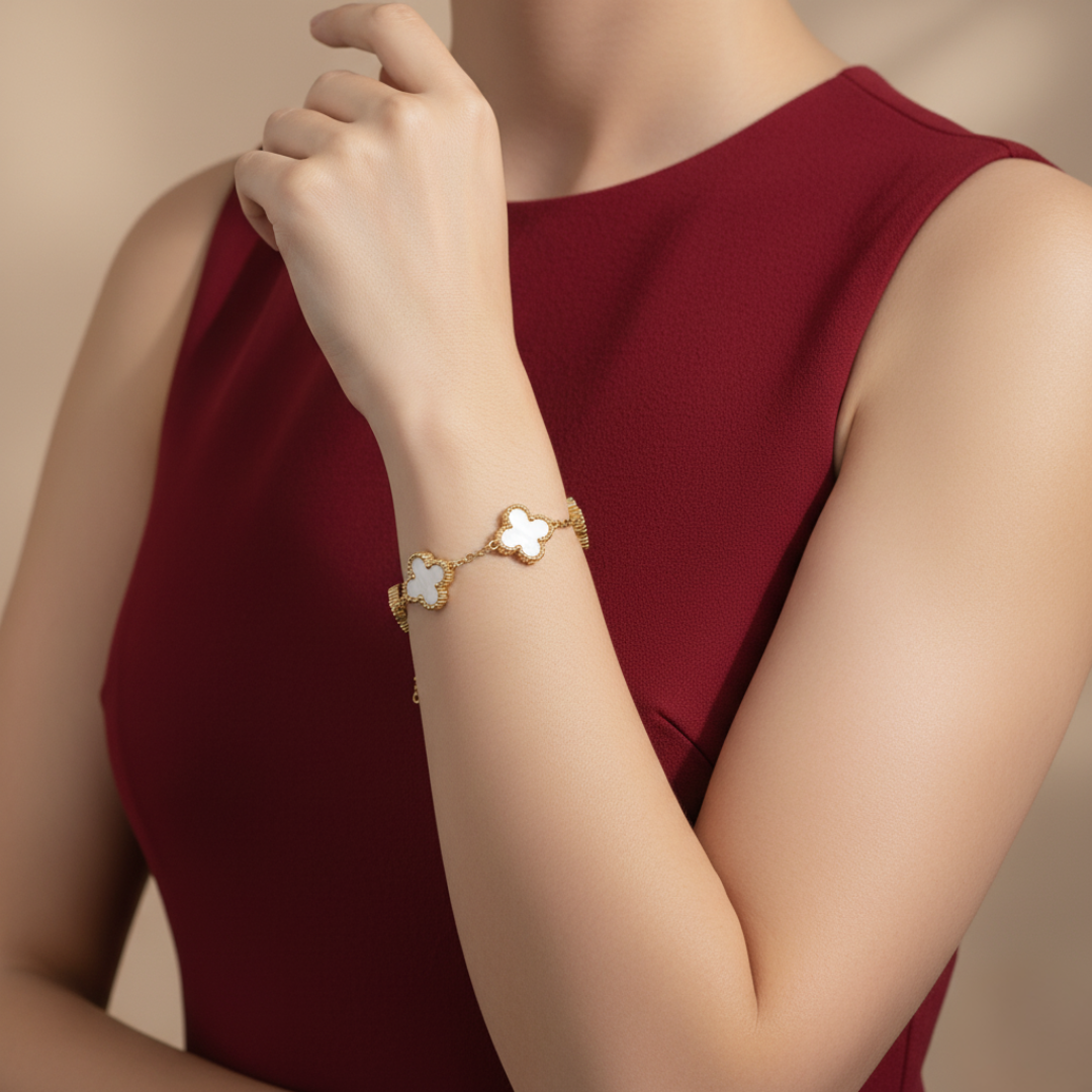 Gold Clover Bracelet with Mother of Pearl Elegant Women’s Luxury Jewellery