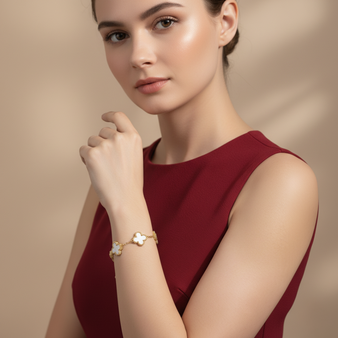 Gold Clover Bracelet with Mother of Pearl Elegant Women’s Luxury Jewellery
